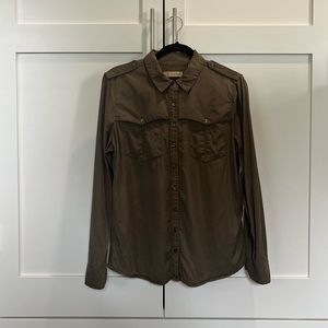 GUESS Green Size Large for Women or Unisex. All GUESS buttons. 100% LYOCELL.